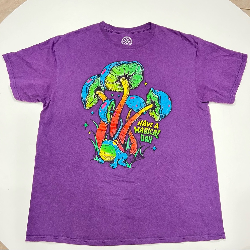 Purple trippy mushroom tee size Large